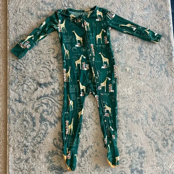 🦒 Posh Peanut Bamboo Viscose Giraffe Math Print Footed One Piece Pajama - Picture 1 of 13